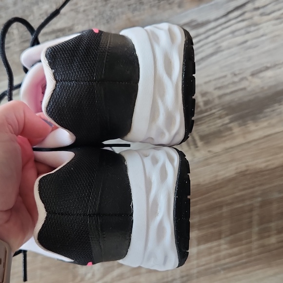 Nike Tennis shoes 7Y - Picture 4 of 5